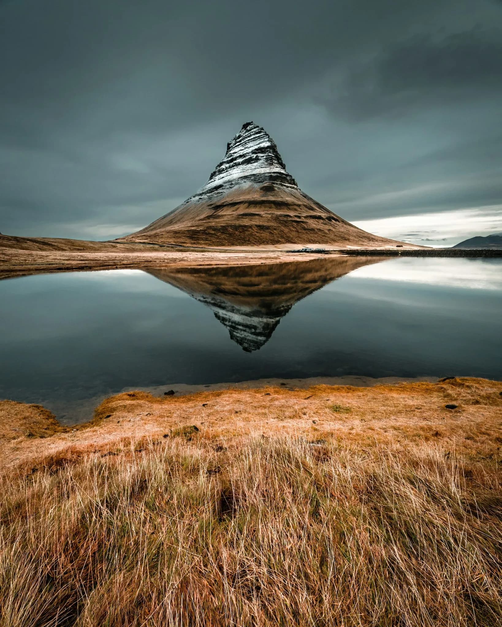 Iceland’s mountain silhouettes